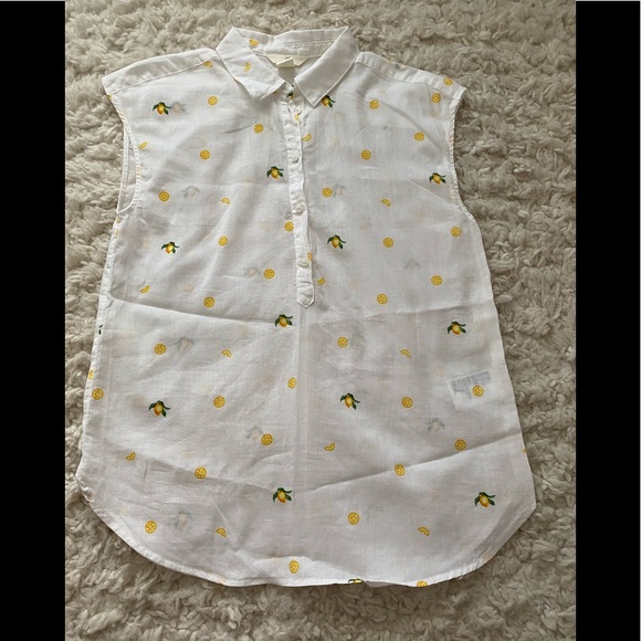 H&M Tops - H&M Sleeveless Shirt with Lemons 🍋